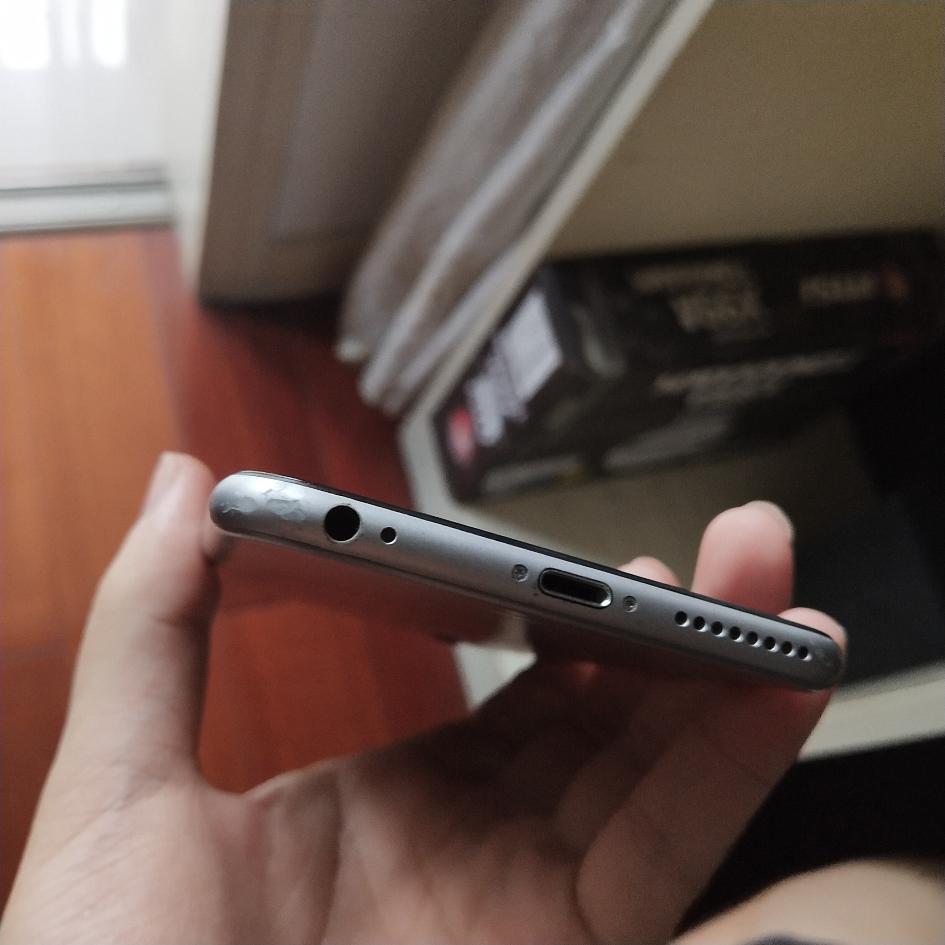 1600出一台叙利亚成色港行64黑6SP,屏幕后盖