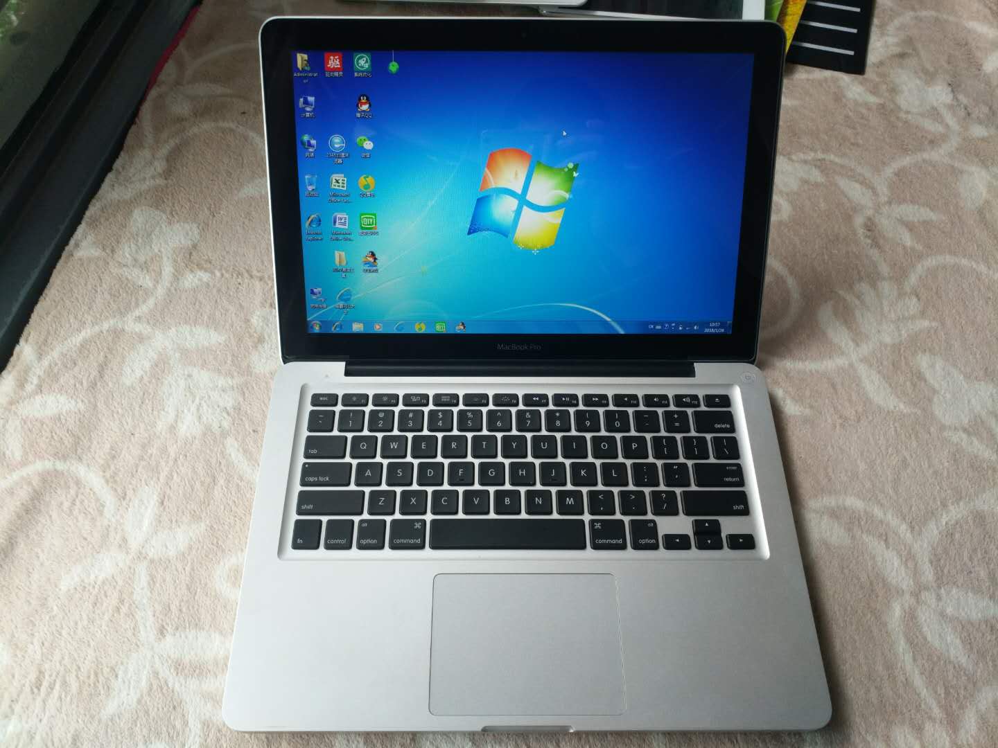 苹果笔记本macbook pro,成色较新,2011款,处理器i5 2435主频2.