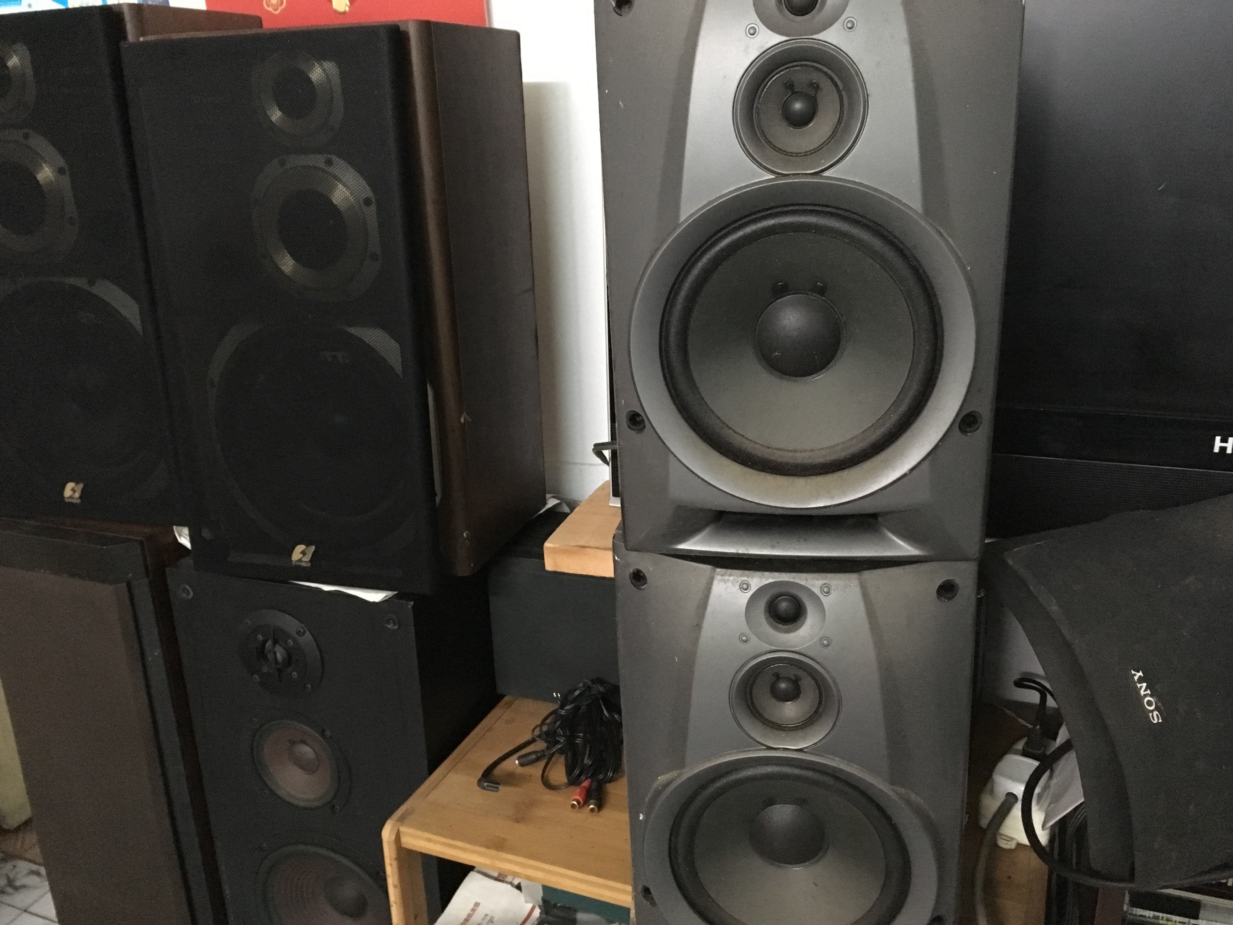 66块钱出售一对索尼书架音箱,泡水开裂严重