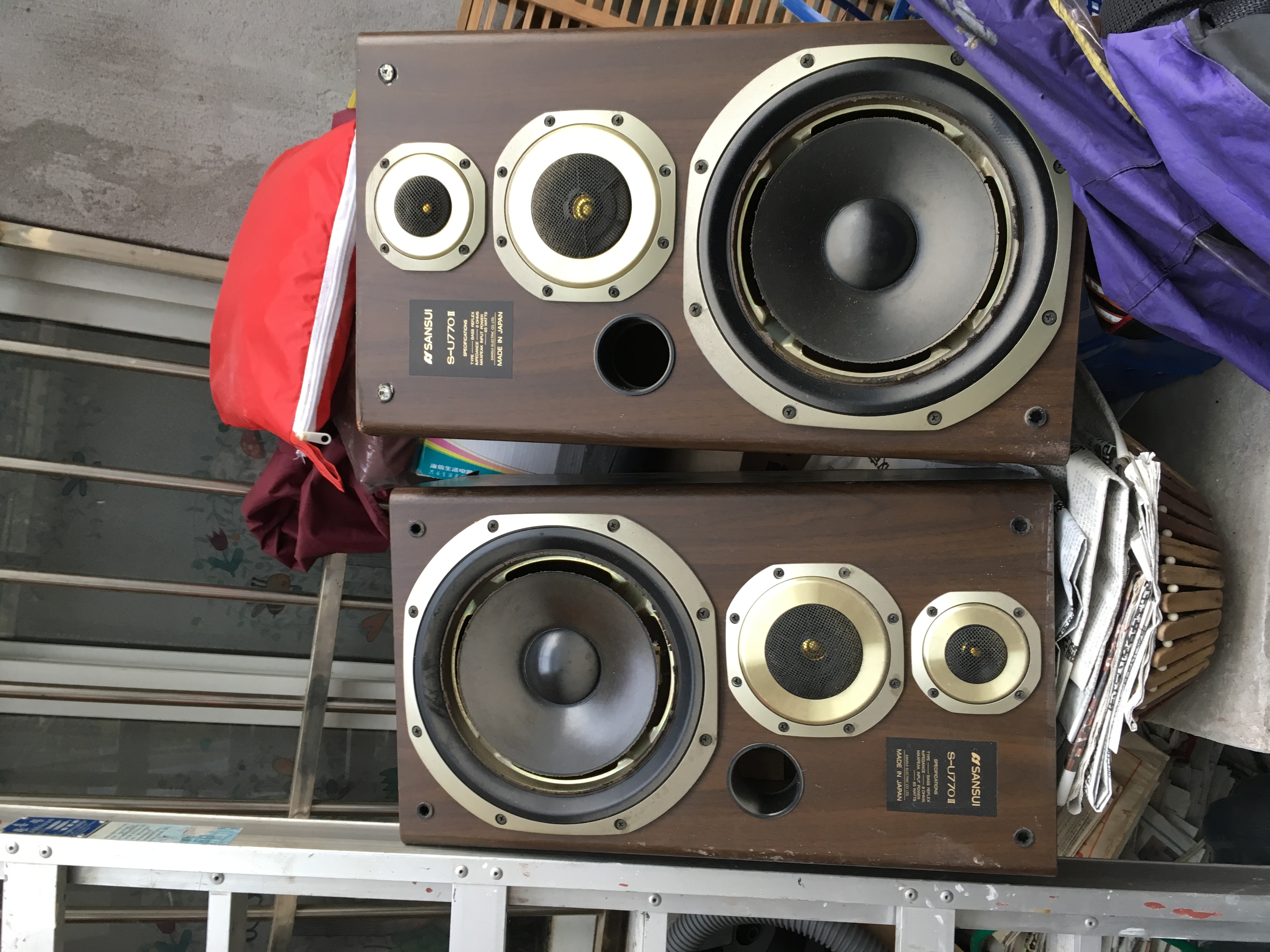 三洋书架音箱价格222,烂边,有网罩,一个网罩的卡扣断了,能出声