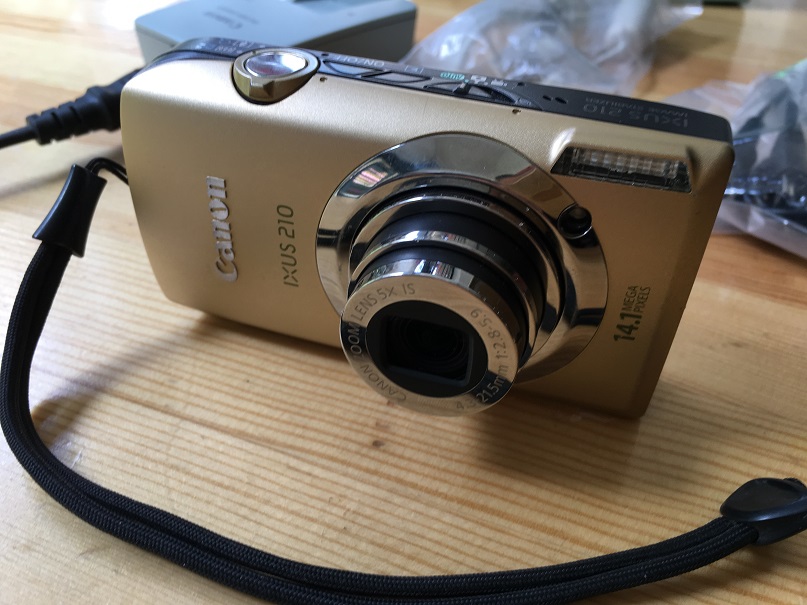 360元:佳能卡片相机 型号:ixus 210,像素1400w