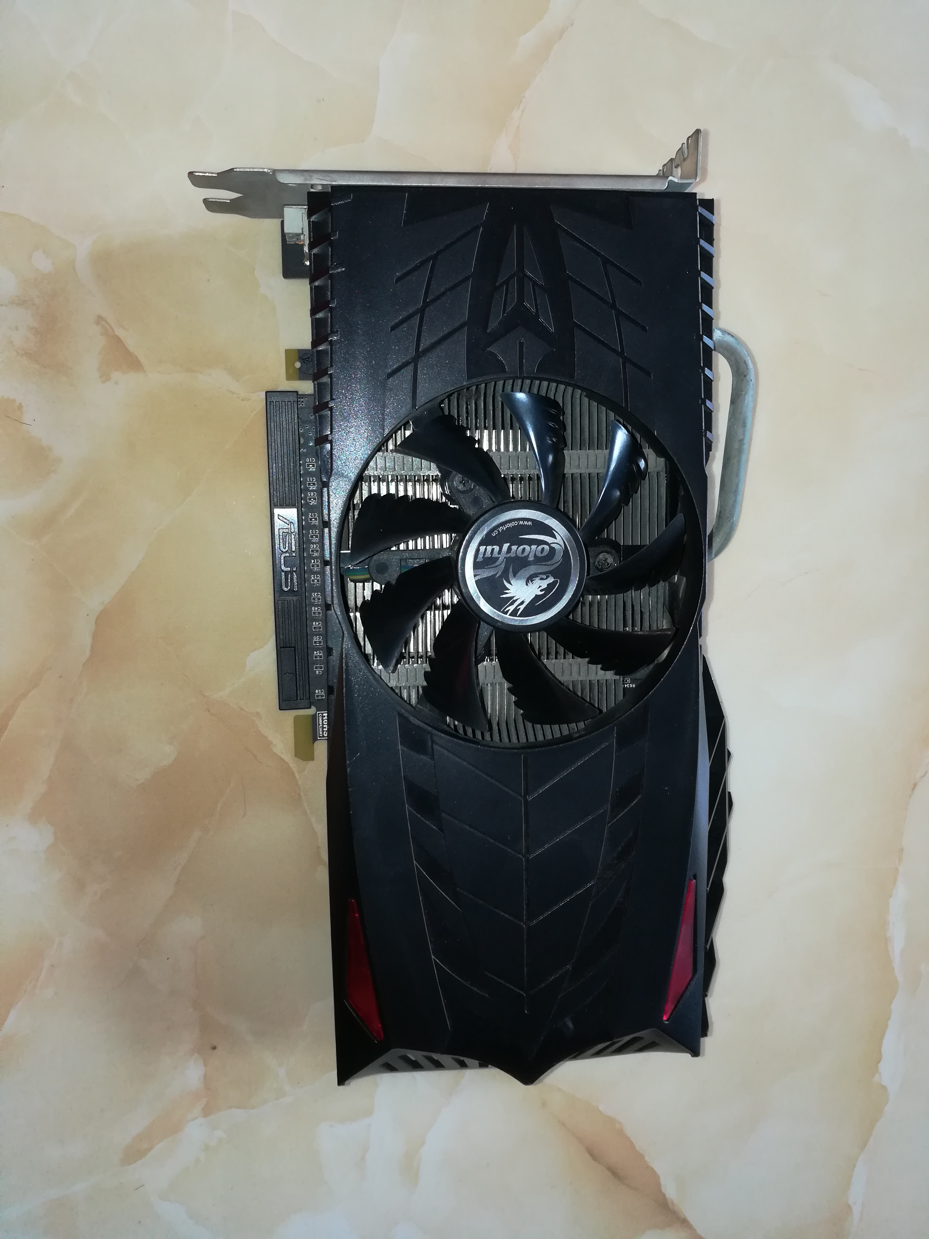 七彩虹550ti显卡,70元