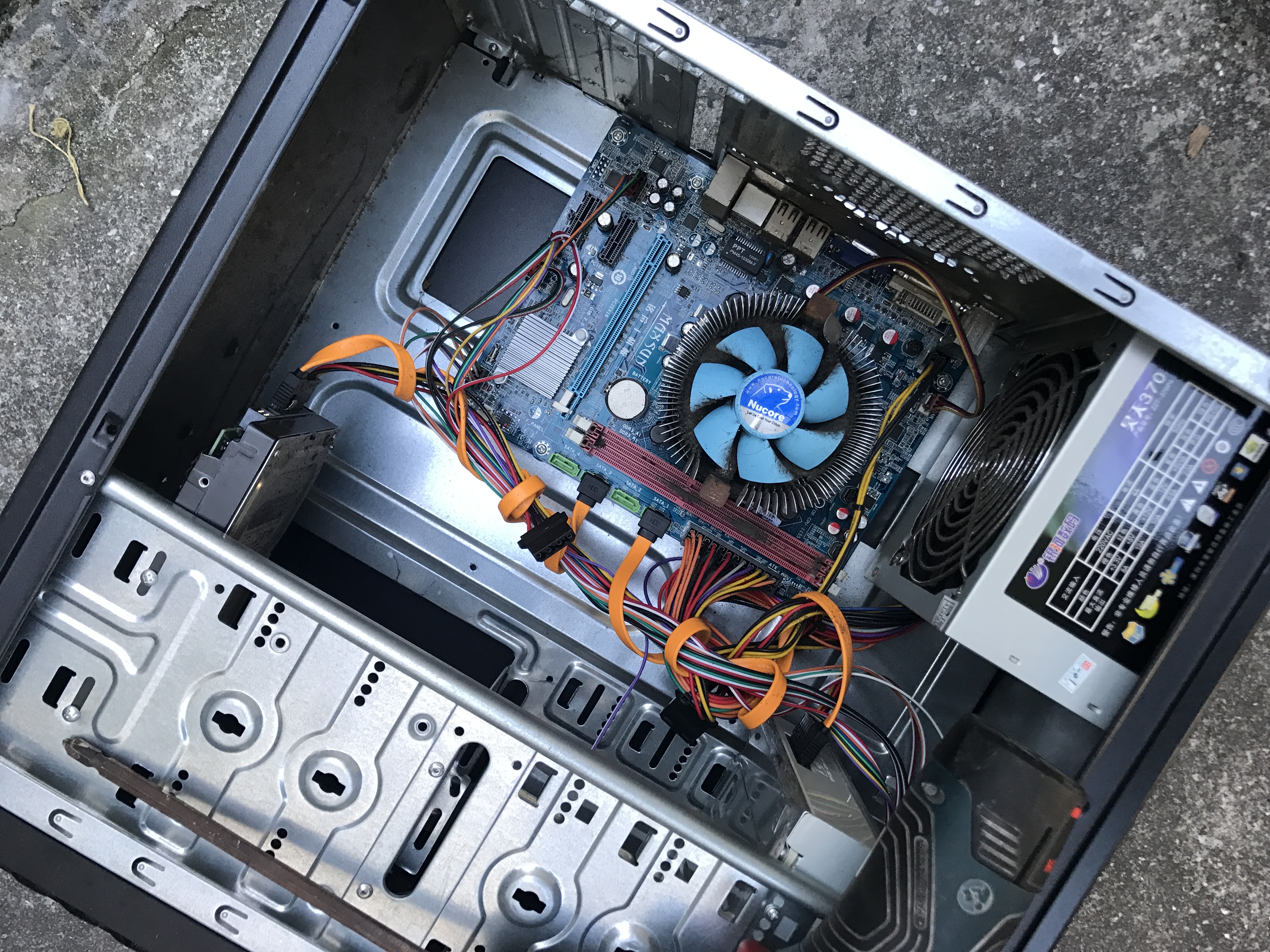 主板h61 g1610 1620 1630 有大概十套左右吧500g硬盘 不带内存230一套