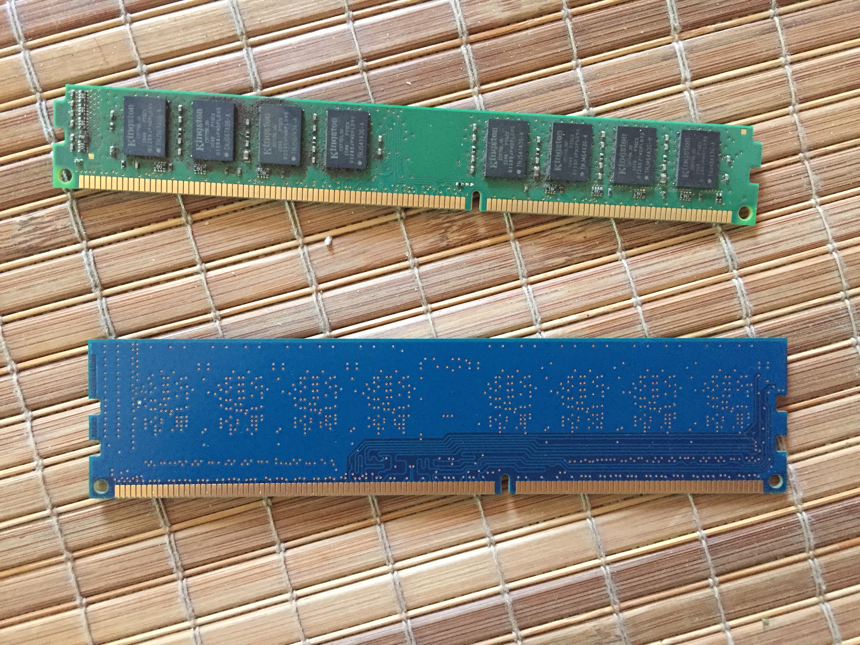 现代ddr3 1333单面宽条 金士顿ddr3 1333双面窄条 都是2g 两根90走