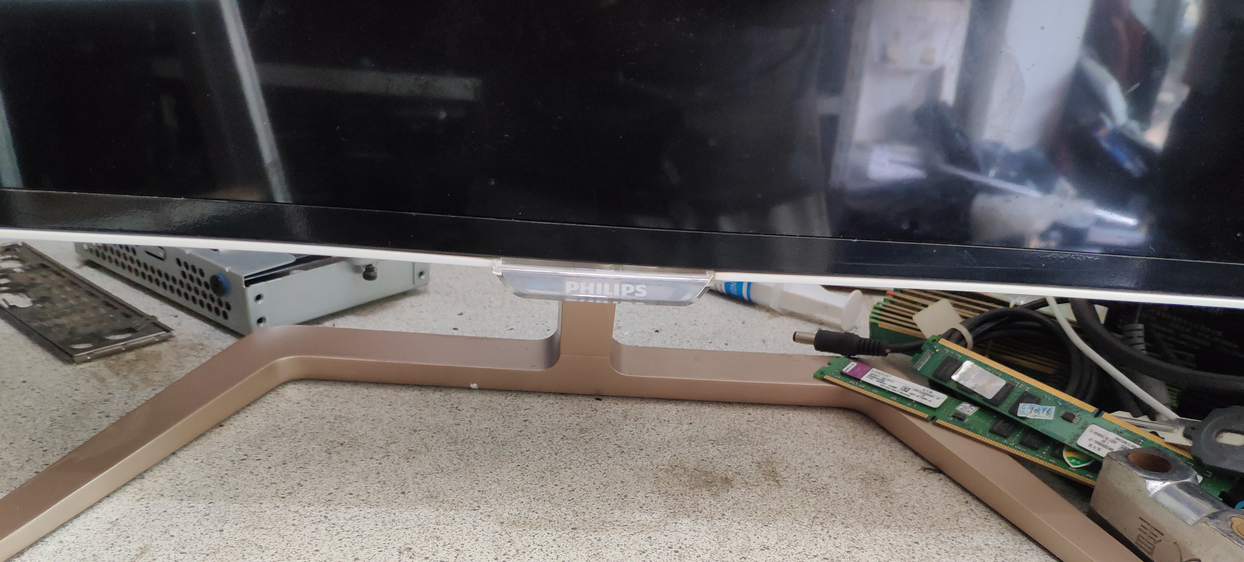 飞利浦 32寸 ips 型号323e7q 生产日期2016年 一口价620元