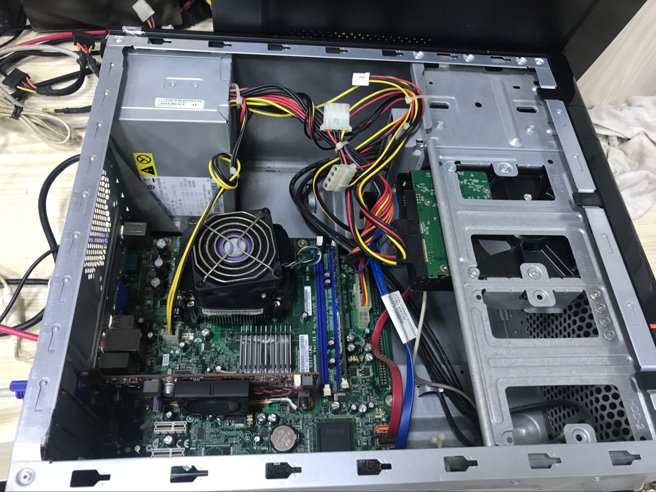 联想品牌机 e5300 g31主板 2g单根 160gsata硬盘 独显 dvd 机箱电源