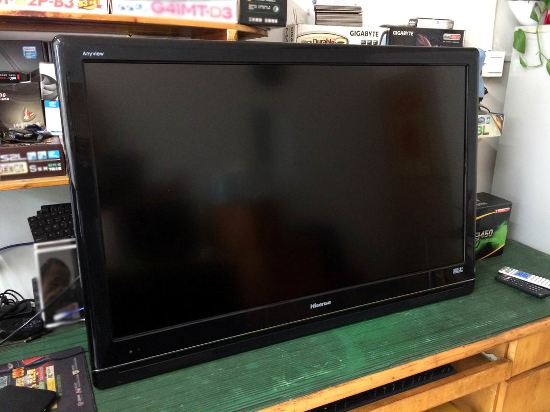 出一台42寸海信tlm42v67pk液晶电视 300元 要的易索短信或联系