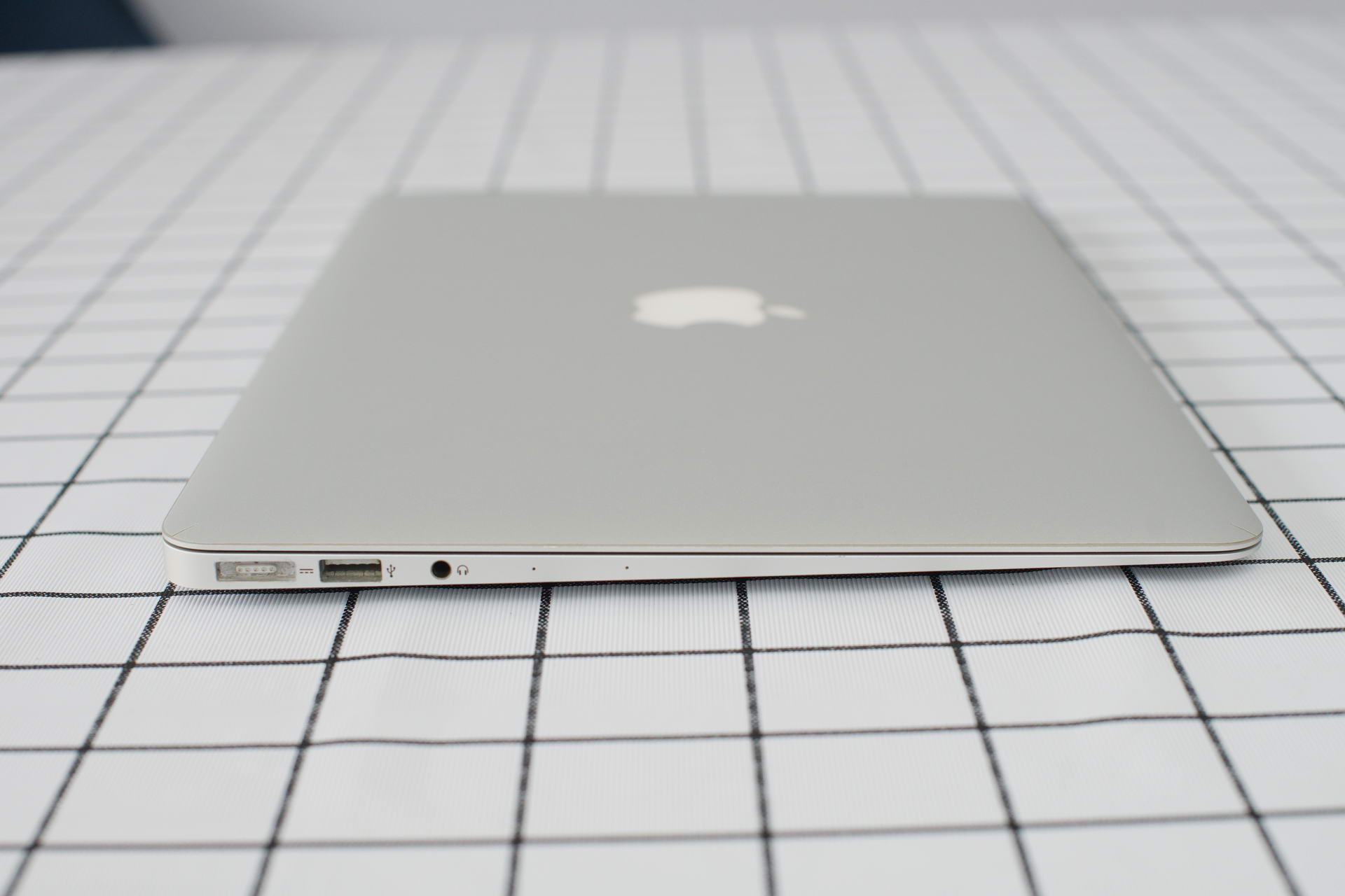 3300出苹果macbook air13.3寸笔记本,刀客勿扰