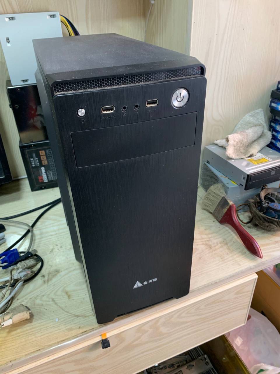 2300 四核 技嘉h61主板 4g内存 120gssd gtx650ti 1g独显 金河田机箱